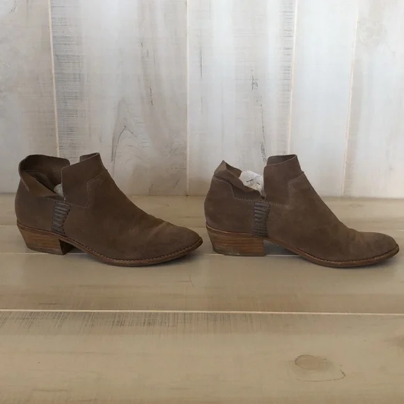 Dulce Vita tan all suede booties - Picture 2 of 10